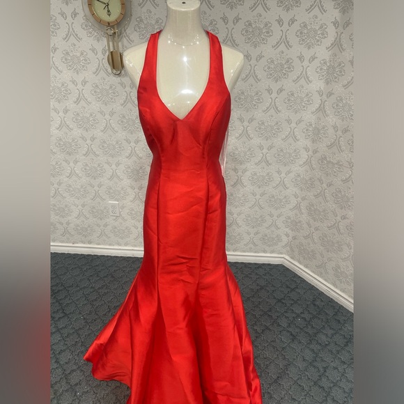 Brand new red dress - Picture 2 of 9